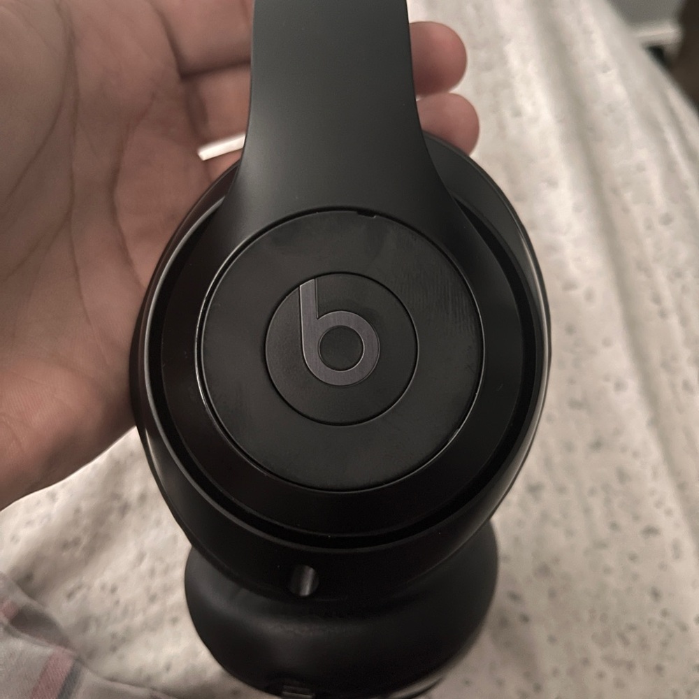 Beats Studio Pros - Picture 2 of 6